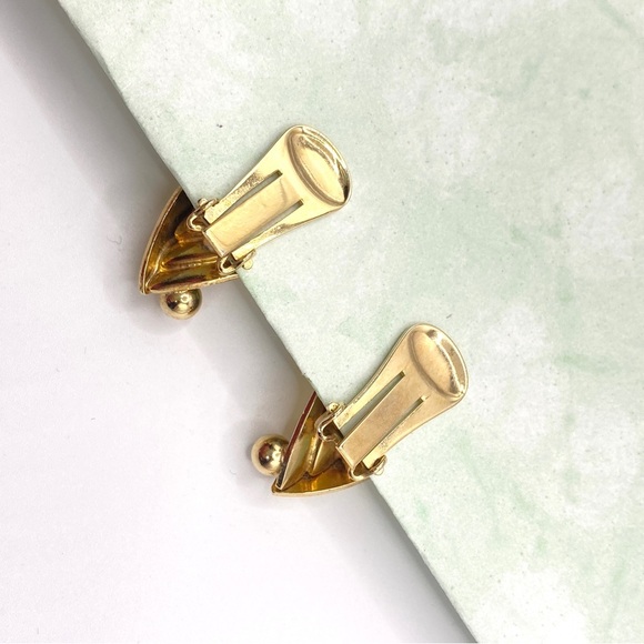 Vintage Goldtone Clip-On Earrings - Picture 7 of 7